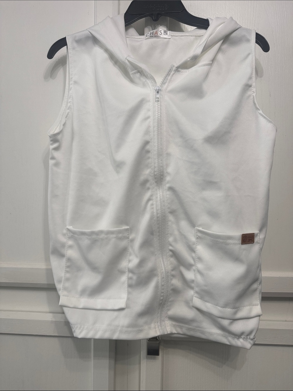 Chase Sleeveless White Zip-Up Hoodie Vest